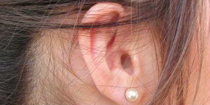 ear-1222929-m